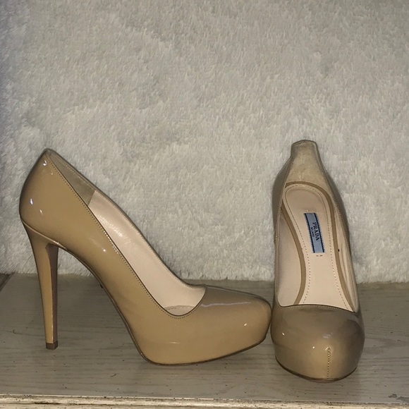 PRADA. Cream Patent leather platform pump - Picture 3 of 8